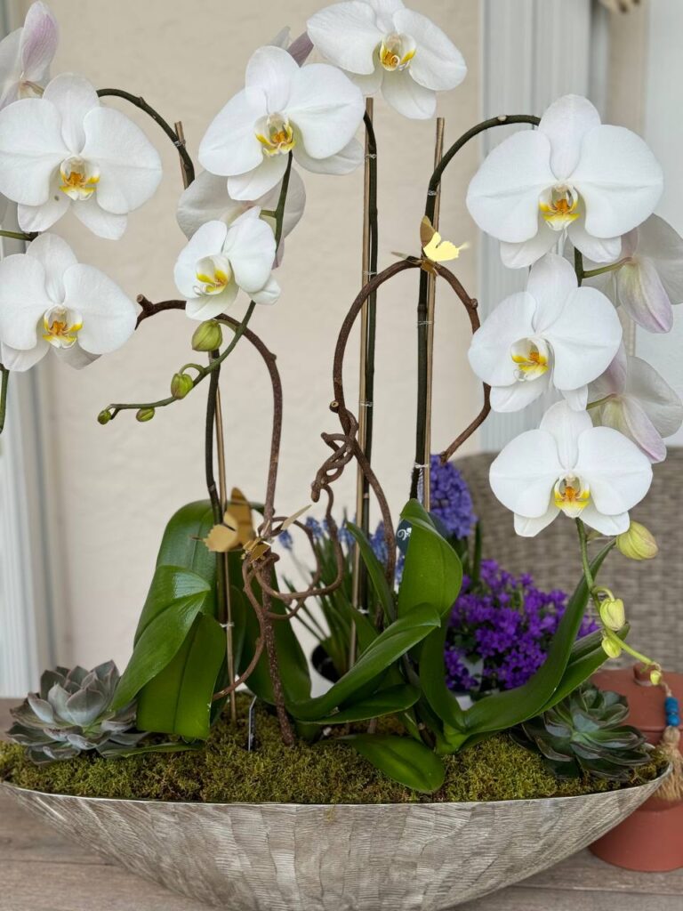 Dining Room with Beautiful Flower Arrangements